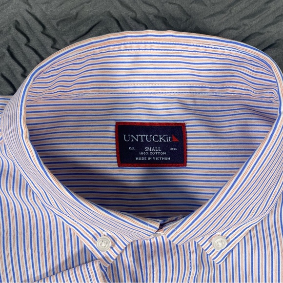 UNTUCKit Men’s Chenel Button Down Red Blue Stripe Size Small New With Tags - Picture 4 of 8
